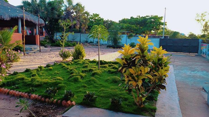 Le Jardin Des Delices Hotell Mahajanga Exteriör bild