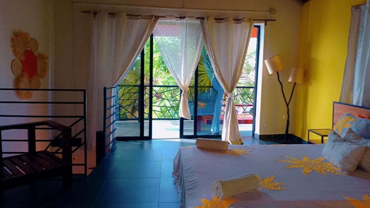 Le Jardin Des Delices Hotell Mahajanga Exteriör bild