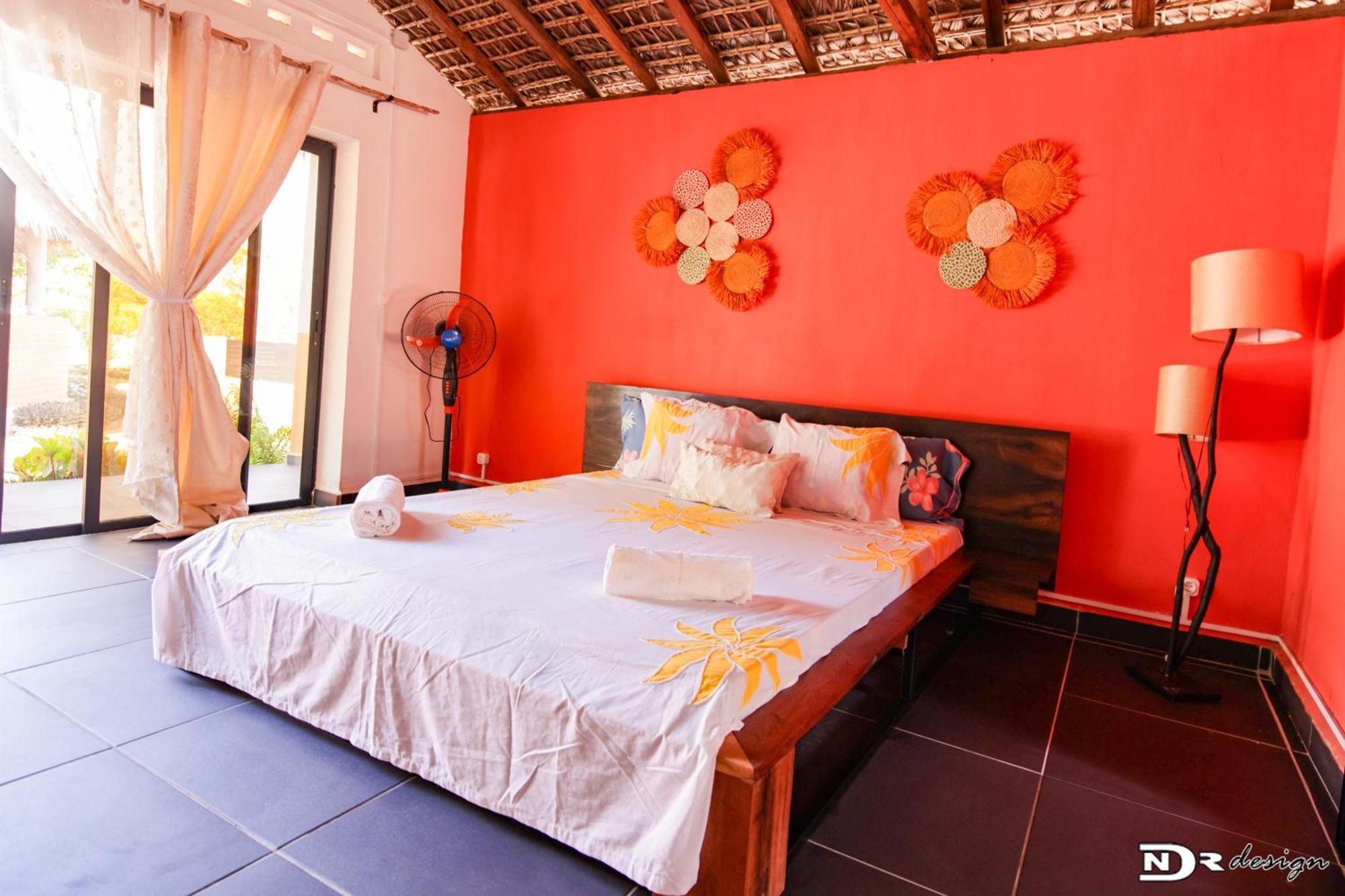 Le Jardin Des Delices Hotell Mahajanga Exteriör bild