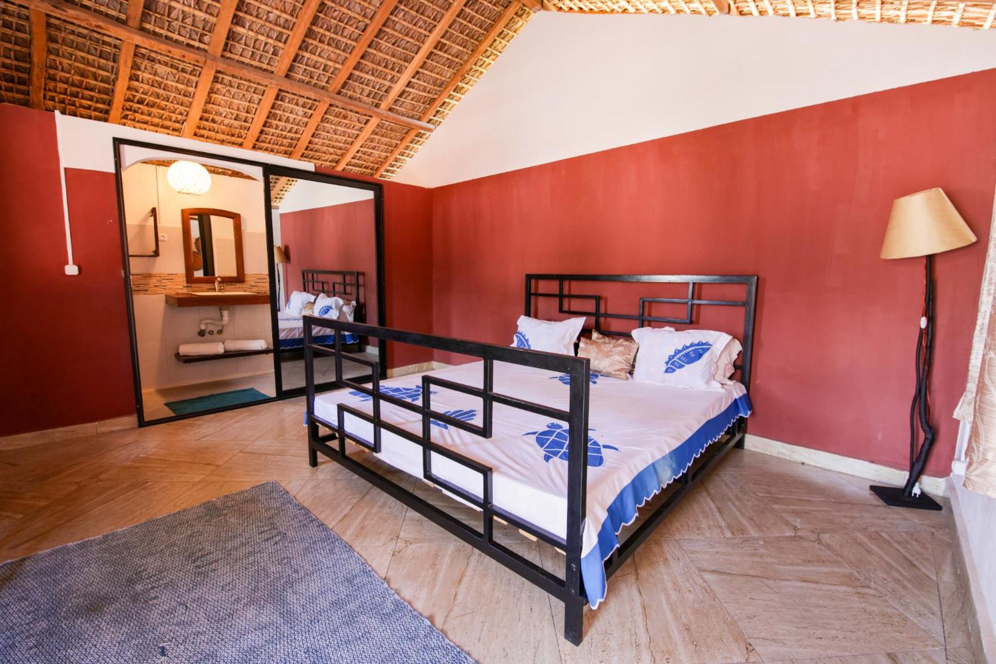 Le Jardin Des Delices Hotell Mahajanga Exteriör bild